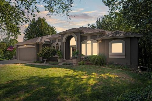 10301 Nw River Hills Ct, Parkville, MO, 64152-3341 | Card Image