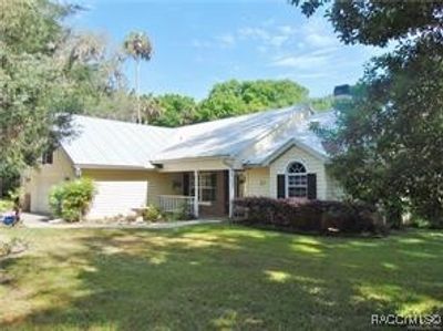 26 Oak Avenue, House other with 3 bedrooms, 2 bathrooms and 3 parking in Inglis FL | Image 2