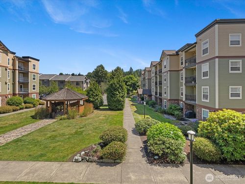 b205-690 32nd St, Bellingham, WA, 98225-6925 | Card Image