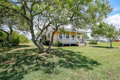 612 Tarpon Dr, Palacios, TX, 77465-1986 | Card Image