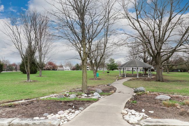 34 Pembrook Cir, House other with 3 bedrooms, 2 bathrooms and 2 parking in Bloomington IL | Image 30