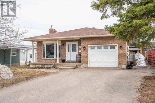 127 Blake Ave, Sault Ste. Marie, ON, P6B4Y2 | Card Image