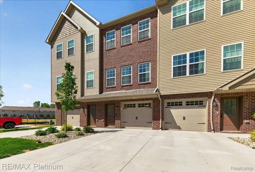 1687 Pinecroft Ln, Howell, MI, 48855-7802 | Card Image