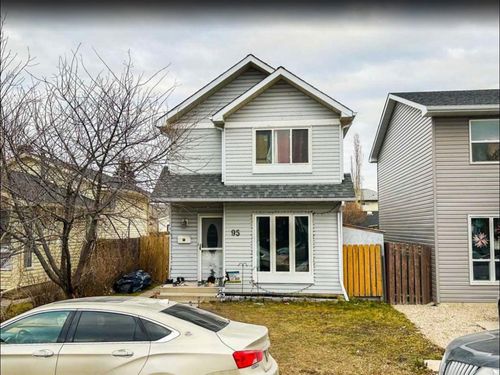95 Castlegreen Close Ne, House with 4 bedrooms, 2 bathrooms and 2 parking in Calgary AB | Card Image