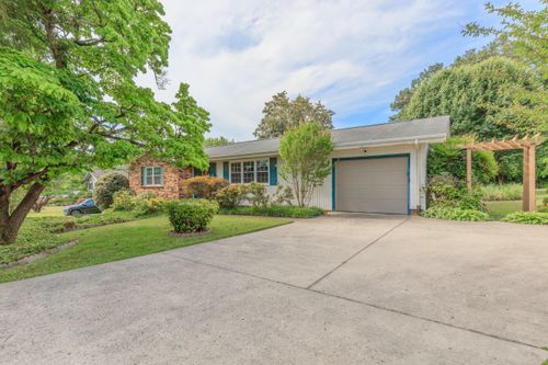 8790 Igou Gap Rd, Chattanooga, TN, 37421-3363 | Card Image