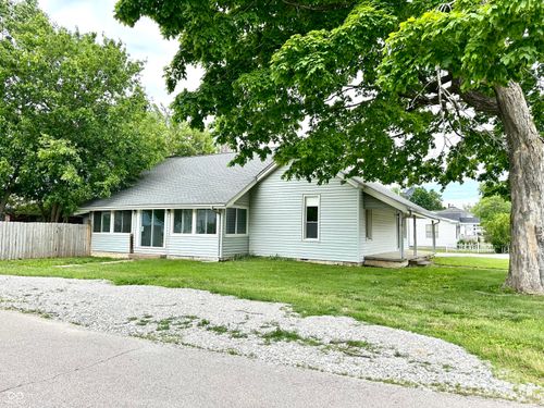 106 S Hancock St, Waynetown, IN, 47990-8215 | Card Image