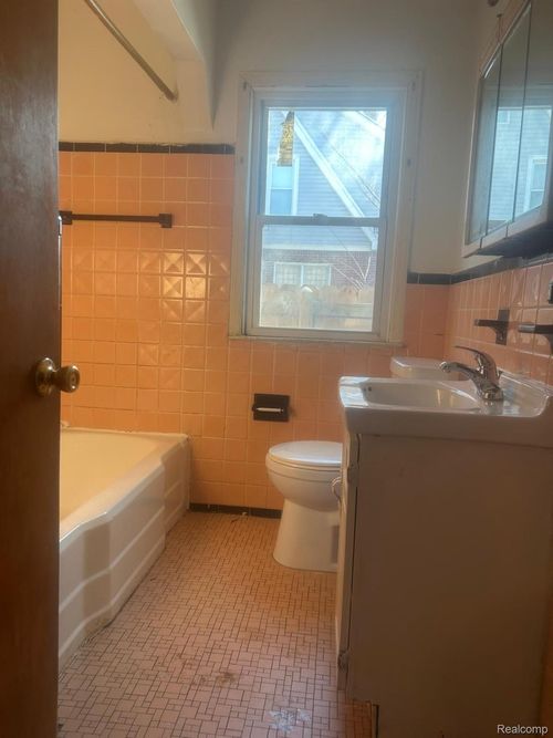 6515 Woodmont Ave, Detroit, MI, 48228-3775 | Card Image