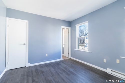 27 Beacon St, Waterbury, CT, 06704-3421 | Card Image