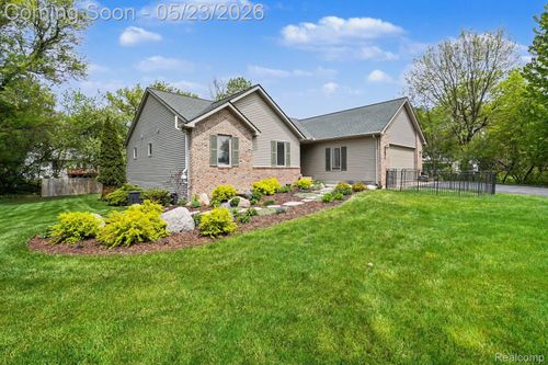 9268 Erin Ct, Springfld Twp, MI, 48350-1340 | Card Image