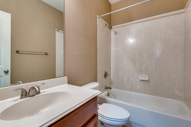 1416 Chase Ln, Townhouse with 4 bedrooms, 4 bathrooms and null parking in Irving TX | Image 18