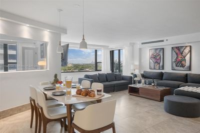 1221 - 5225 Collins Ave, Condo with 4 bedrooms, 3 bathrooms and null parking in Miami Beach FL | Image 3