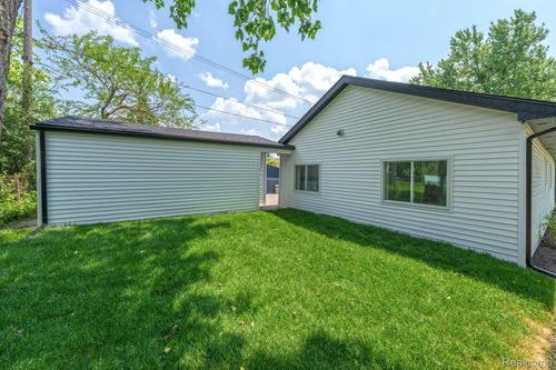 2694 Vendome Ave, Rochester Hills, MI, 48309-4007 | Card Image