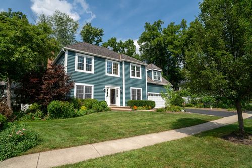 662 Waterbury Ave, Gurnee, IL, 60031-5815 | Card Image