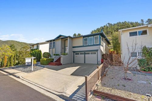 1100 Glacier Ave, Pacifica, CA, 94044-3819 | Card Image