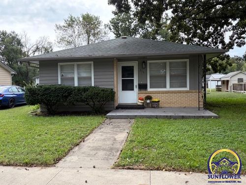715 Market St, Osage City, KS, 66523-1161 | Card Image