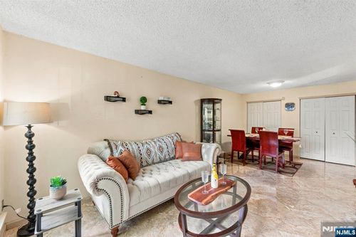 1338 Lavender Ct, Mahwah, NJ, 07430-2376 | Card Image