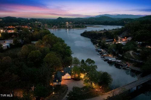 133 Knob Creek Dock Rd, Johnson City, TN, 37601-3085 | Card Image