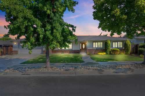 1050 Juniper Dr, Hollister, CA, 95023-5728 | Card Image