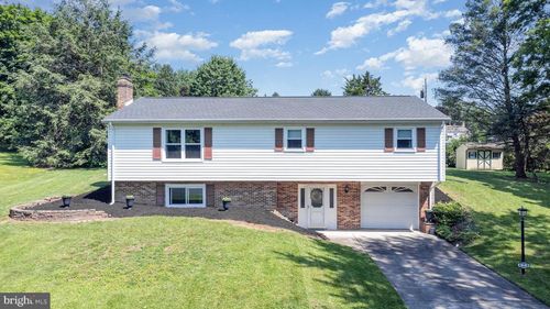 410 Erdman Dr, Dauphin, PA, 17018-9617 | Card Image