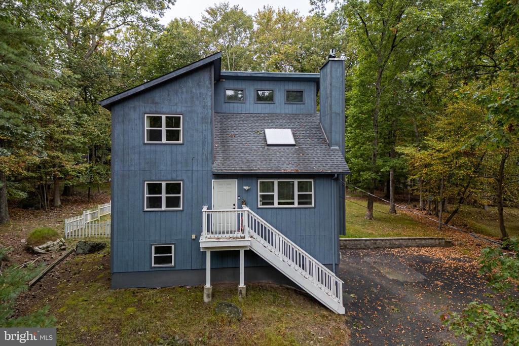 Somerset Dr, East Stroudsburg, PA 18301