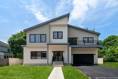 58 Bontempo Rd, Newton, MA, 02459-3641 | Card Image
