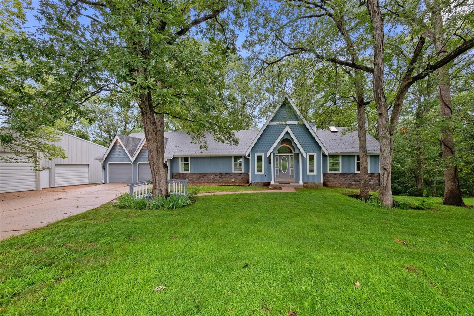 Travis Ct, Foristell, MO 63348