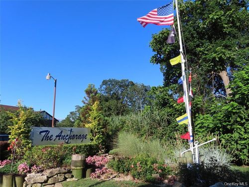 103 Mariners Way, Copiague, NY, 11726-5111 | Card Image