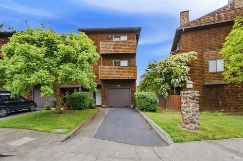 835 Liberty St, Petaluma, CA, 94952-2800 | Card Image
