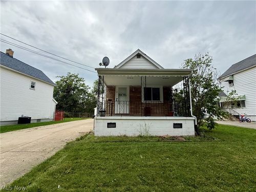 38 Regent St, Campbell, OH, 44405-1923 | Card Image