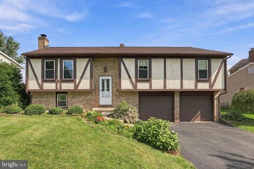 6055 Geneva Dr, EAST PETERSBURG, PA, 17520-1268 | Card Image