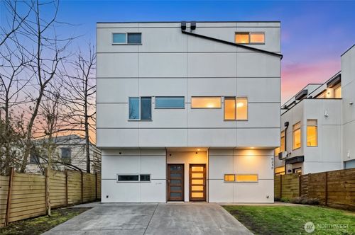 b-8358 19th Ave Nw, Seattle, WA, 98117-3516 | Card Image