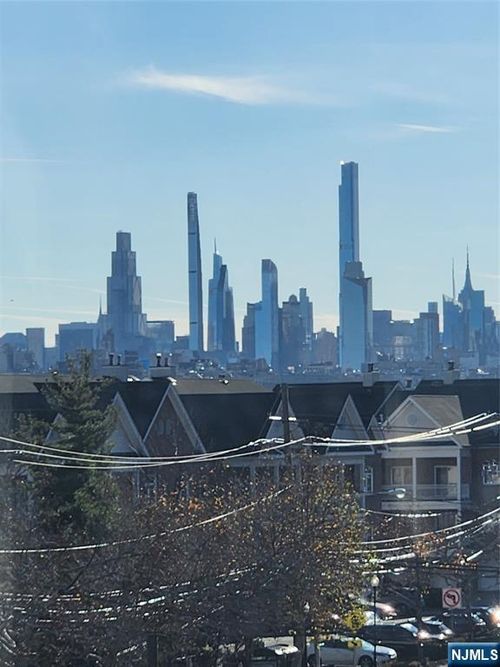 840 River Rd, Edgewater, NJ, 07020-7211 | Card Image