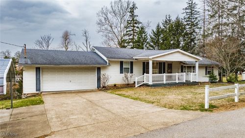 135 Dupont Cir, Washington, WV, 26181-8276 | Card Image