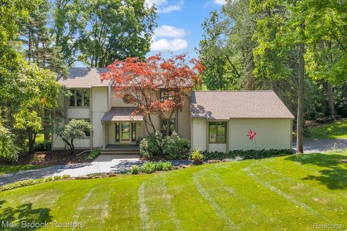 7015 Scenic Ridge Dr, Clarkston, MI, 48346-1346 | Card Image