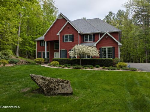 9 Eastbrook Ln, Pittsfield, MA, 01201-9121 | Card Image