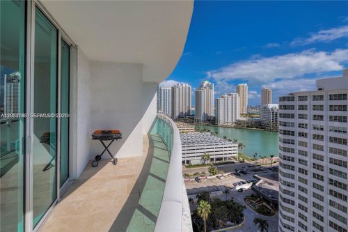 1711-950 Brickell Bay Dr, Miami, FL, 33131-3950 | Card Image