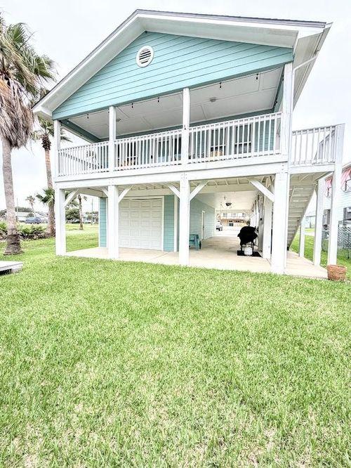 1228 S Live Oak St, Rockport, TX, 78382-2230 | Card Image