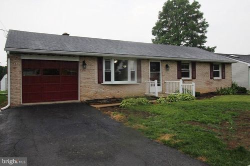 818 Walnut St, NEW HOLLAND, PA, 17557-9712 | Card Image