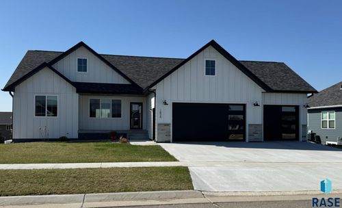 1834 E Briarwood Cir, Brookings, SD, 57006-2807 | Card Image