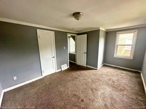 20221 Schoenherr St, Detroit, MI, 48205-1107 | Card Image
