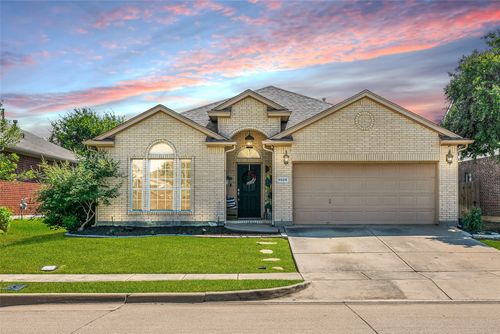 6528 Alexandra Meadows Dr, Fort Worth, TX, 76131-1223 | Card Image