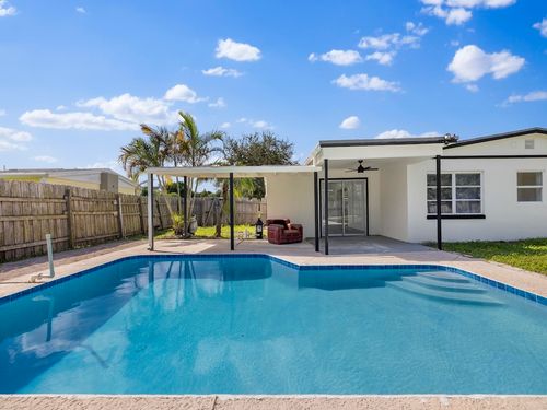 1560 3rd Ct, Vero Beach, FL, 32960-5808 | Card Image