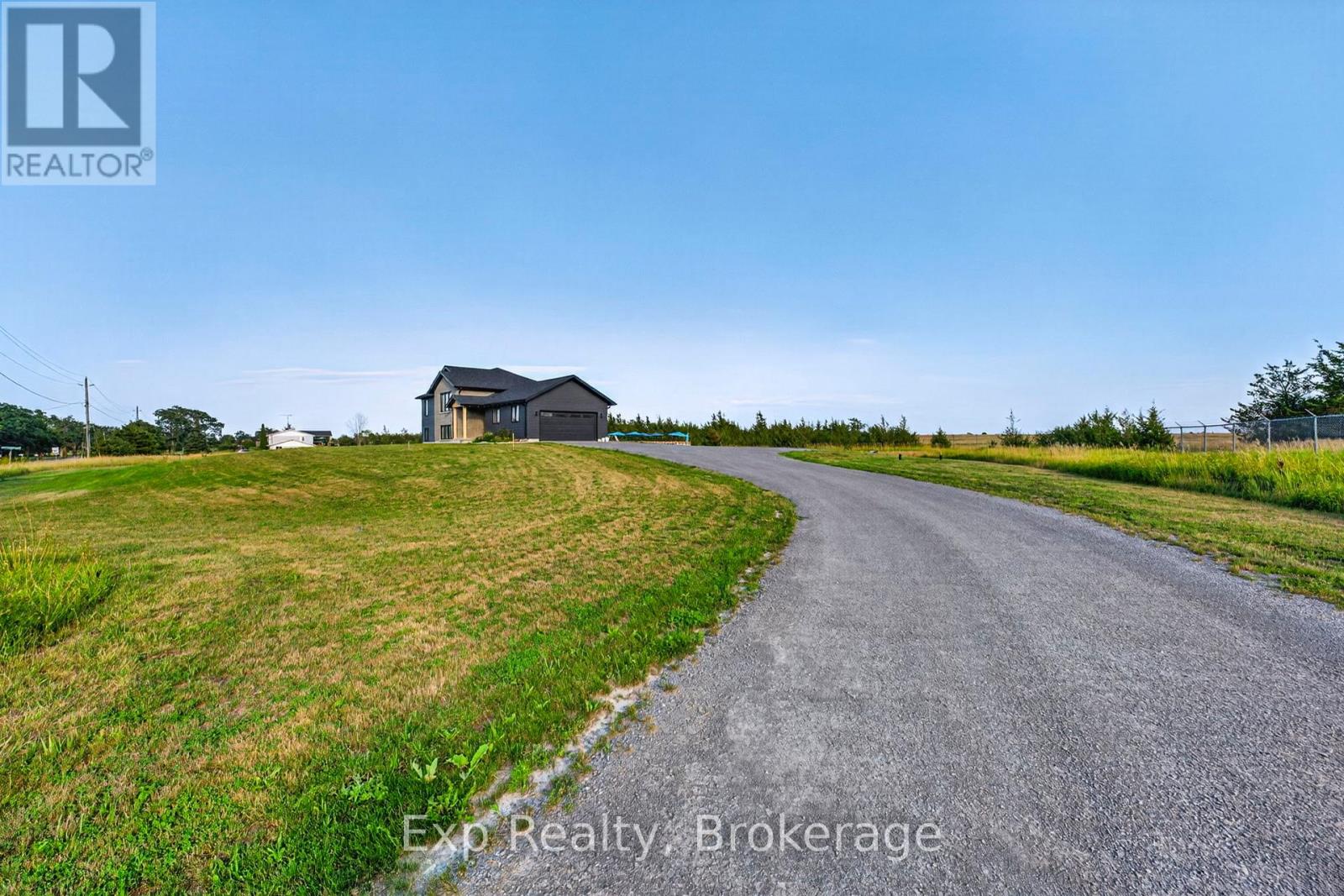 Residential in Prince Edward County (Ameliasburg Ward) 3