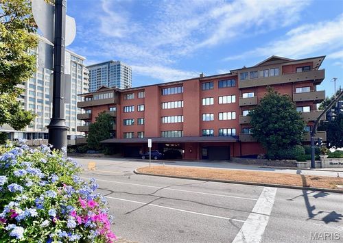 apt-1d-250 S Brentwood Blvd, Saint Louis, MO, 63105-1674 | Card Image
