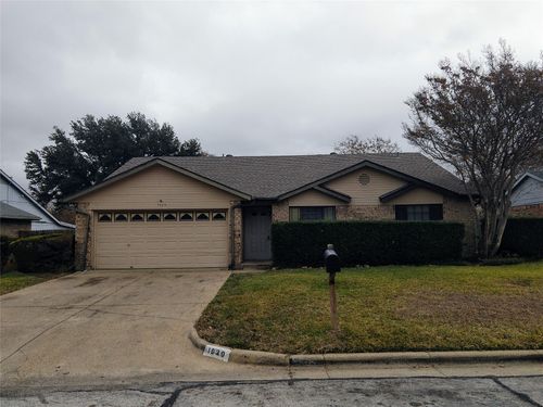 1929 Lost Creek Dr, Arlington, TX, 76006-6621 | Card Image