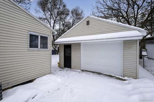 1020 Granger St, Fenton, MI, 48430-1567 | Card Image