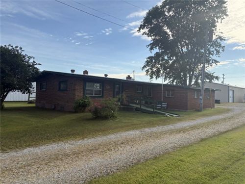 902 S Jackson St, Newton, IL, 62448-1346 | Card Image