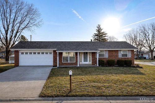 202 Meadowbrook Dr, Farmington, MO, 63640-1030 | Card Image