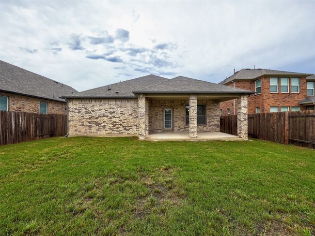 Enjoy entertaining in this backyard | Image 34