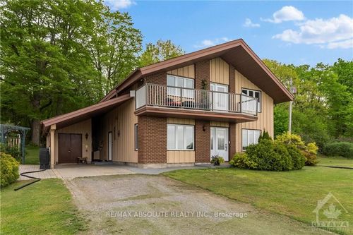 1758 Mclean Dr, McNab/Braeside, ON, K7S0E1 | Card Image